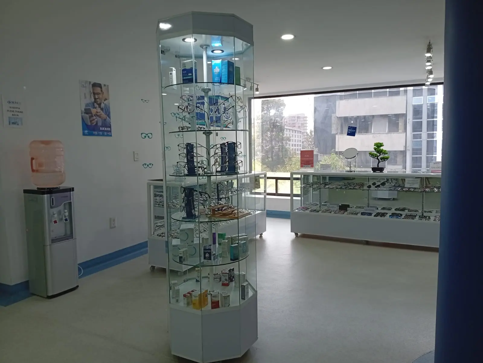 Nosotros equipo e instalaciones oftalmologicas